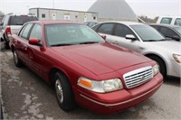 79 2001 FORD CROWN VIC RED