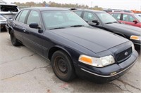 58 2000 FORD CROWN VIC BLUE