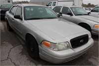 72 2007 FORD CROWN VIC SILVER