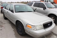 51 2008 FORD CROWN VIC SILVER