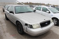 62 2007 FORD CROWN VIC SILVER