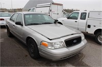 71 2010 FORD CROWN VIC SILVER