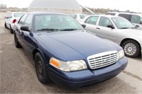 69 2006 FORD CROWN VIC BLUE