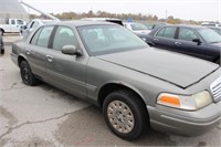 59 2003 FORD CROWN VIC GREEN