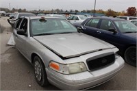 18 2005 FORD CROWN VIC SILVER