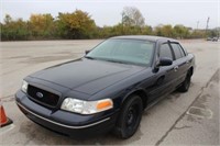 43 2001 FORD CROWN VIC BLUE