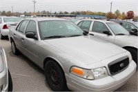 27 2006 FORD CROWN VIC SILVER