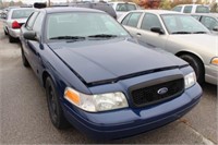 9 2010 FORD CROWN VIC BLUE