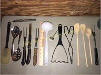 Ginsu carving set Brinkman thermometer utensils