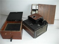 Bell Howell Slide Projector w/Extra Cubes