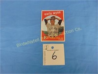 A Signed Early Wynn Baseball Card #260