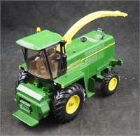 Toy 1/32 John Deere 6850 Forage Harvester - Ertl