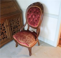 Victorian medallion back walnut ladies chair