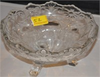 3 FOOTED CLEAR GLASS CENTER BOWL