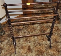 TWISTED BASE QUILT RACK