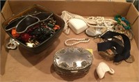 Tray of misc costume jewelry