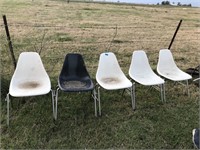 5 Interlocking Plastic / Fiber Looking MCM Chairs
