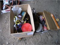 Box of misc small elec hot plate, paint roller etc