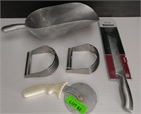 LOT: Alum. Scoop, New Bread Knife, Pizza Cutter,