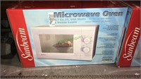 Sunbeam 600 W microwave new in the box never