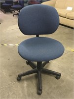 Adjustable rolling office chair