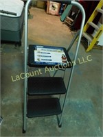 folding step stool/ ladder