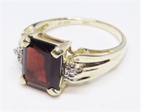 Ruby & Diamond 10k Gold Ring Size 7.5   3.4 Grams