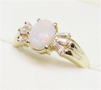 Opal 14k Gold Ring  (Size 8)  3.6 Grams