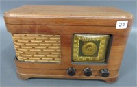 CROSLEY MODEL G2465 RADIO