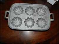 Cast Iron Flower Pattern Muffin Pan