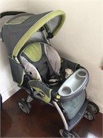 Chicco Foldable stroller with basket and storage