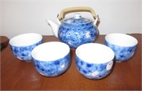 Japanese teapot and (4) Matching cups. Teapot