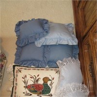 (7) Throw pillows including decorative duck