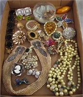 LOT  VINTAGE COSTUME JEWELRY  Rhinestones Etc