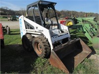 Bobcat 742B, Gas