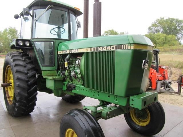 Huge Tractor & Farm Machinery Auction