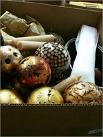 Box of decorative spheres and candles