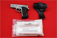 Pistol - Smith & Wesson Model 3913