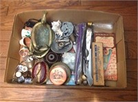 Tray lot of trinkets and smalls.
