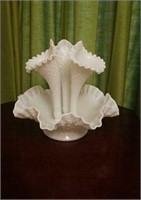 Beautiful piece Espergne Fenton hobnail