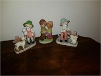 Group of 3 little statues