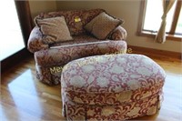 Broyhill Floral Love Seat w/Ottoman & Pillows