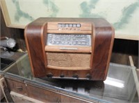 Antique General Electric Wood Case Radio
