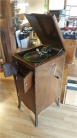 1920 Victrola Phonograph