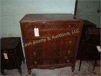 OLD CHEST OF DRAWERS