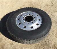 11 R 24.5 Aluminum Wheel and Tire Bud Style