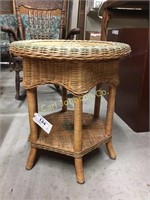SMALL/ROUND WICKER TABLE