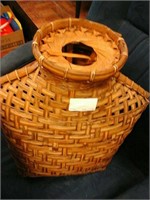 Decorative wicker basket