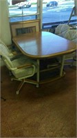 Dining room table w/ 4 rolling chairs