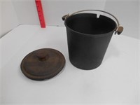 Cast Iron Pot with Lid and Handle